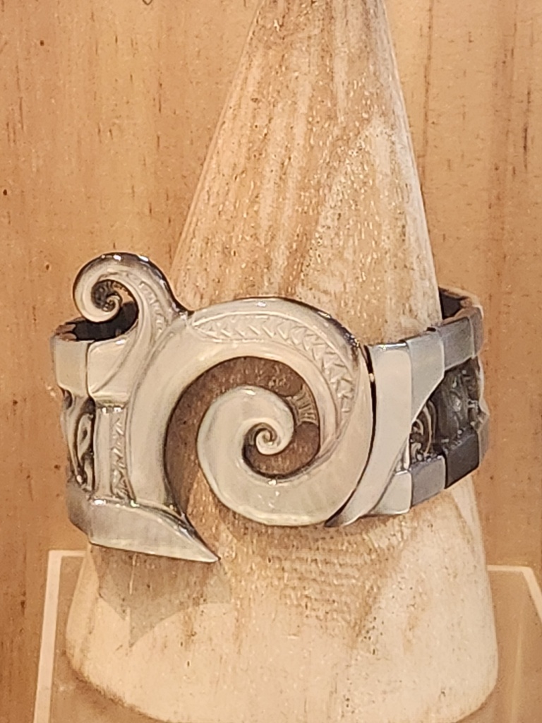 Bracelet nacre B65, HIRO OU WEN 