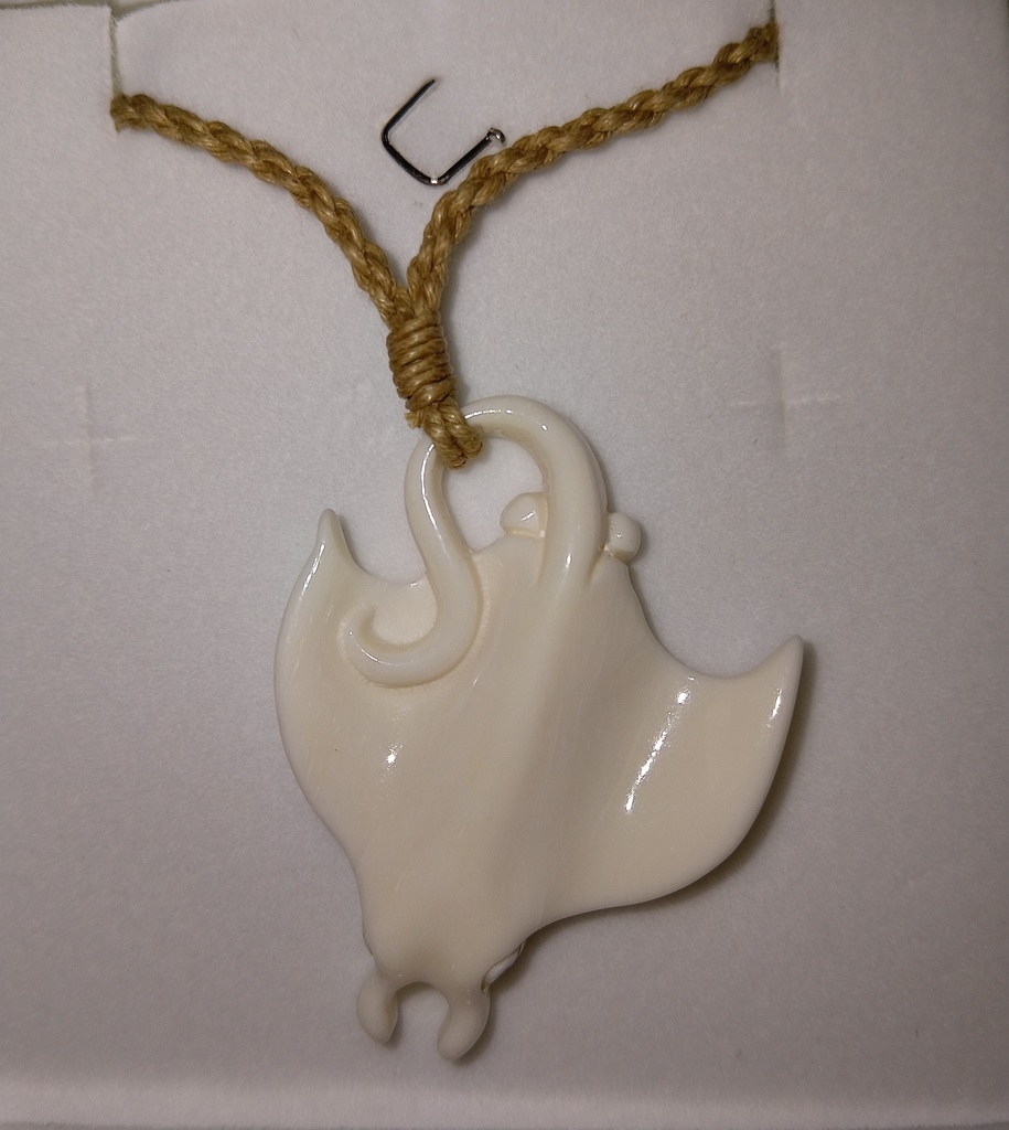 Collier Raie Blanche en os cordon , HOKAHEI PEARL 