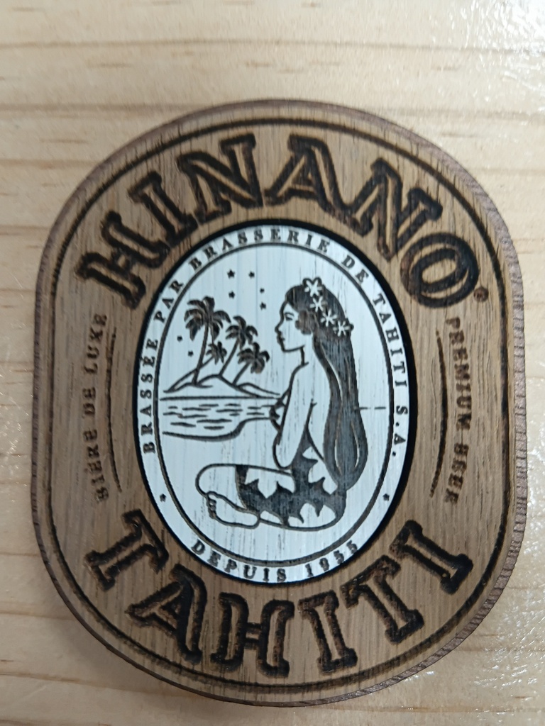 Magnet bois L.oval (Vahine blanc) Hinano