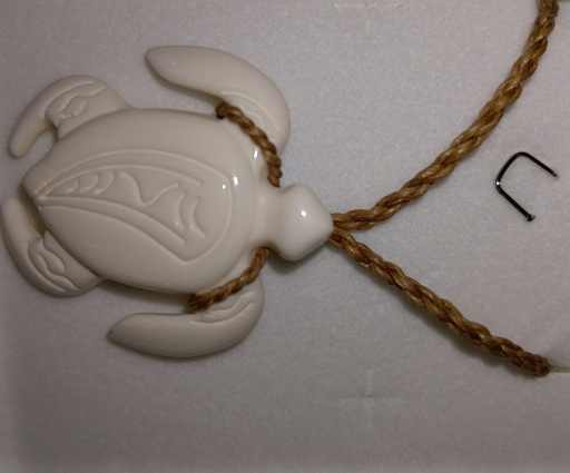 Collier tortue os blanc tatoué, HOKAHEI PEARL  